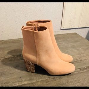 Old navy pink blush ankle boots nwot tags size 9